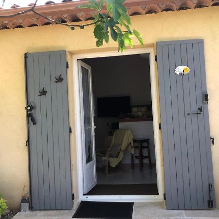 Willa Le Cabanon Des Hirondelles Villecroze Zewnętrze zdjęcie