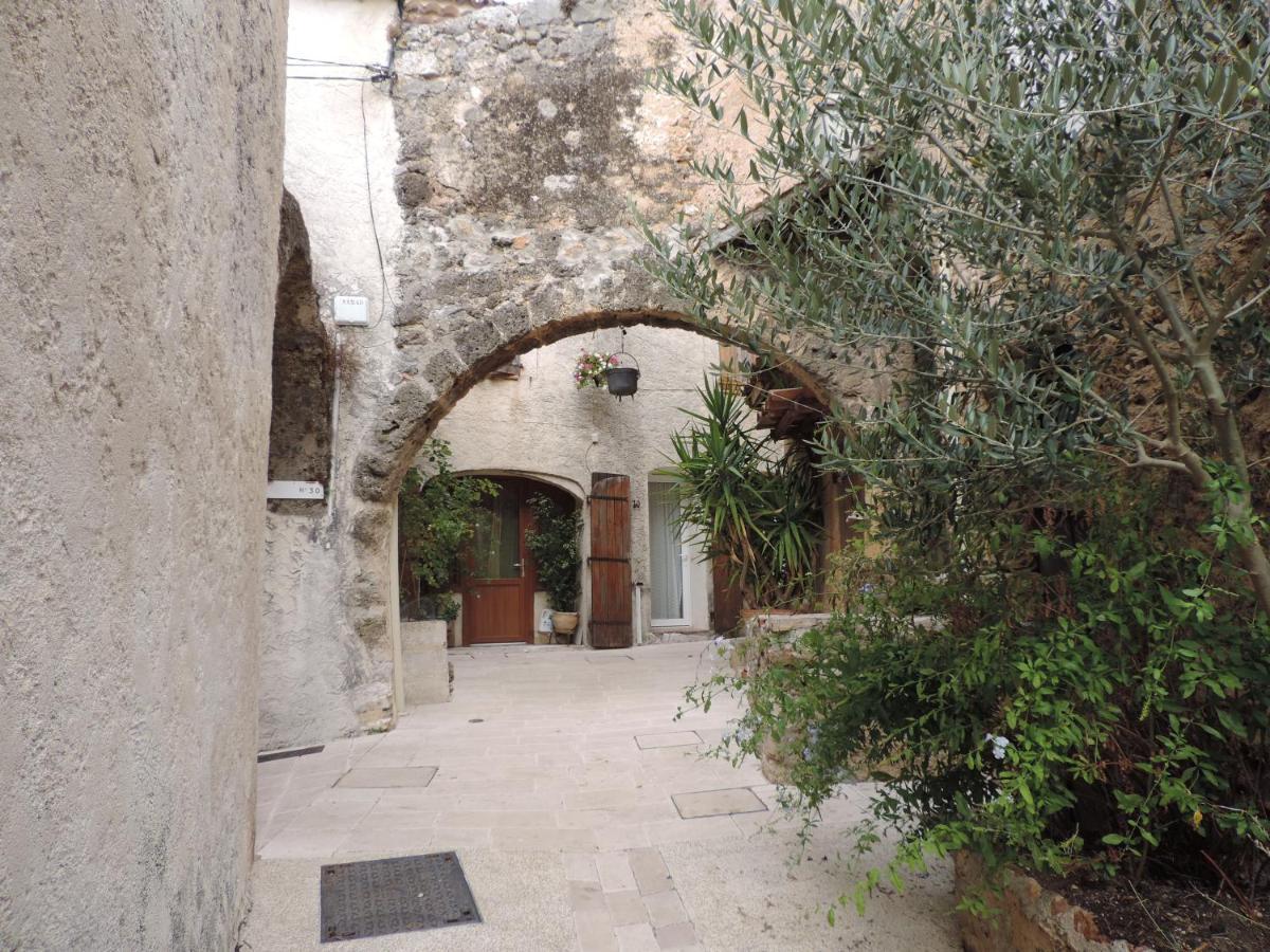 Willa Le Cabanon Des Hirondelles Villecroze Zewnętrze zdjęcie