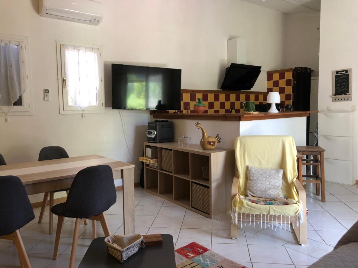Willa Le Cabanon Des Hirondelles Villecroze Zewnętrze zdjęcie